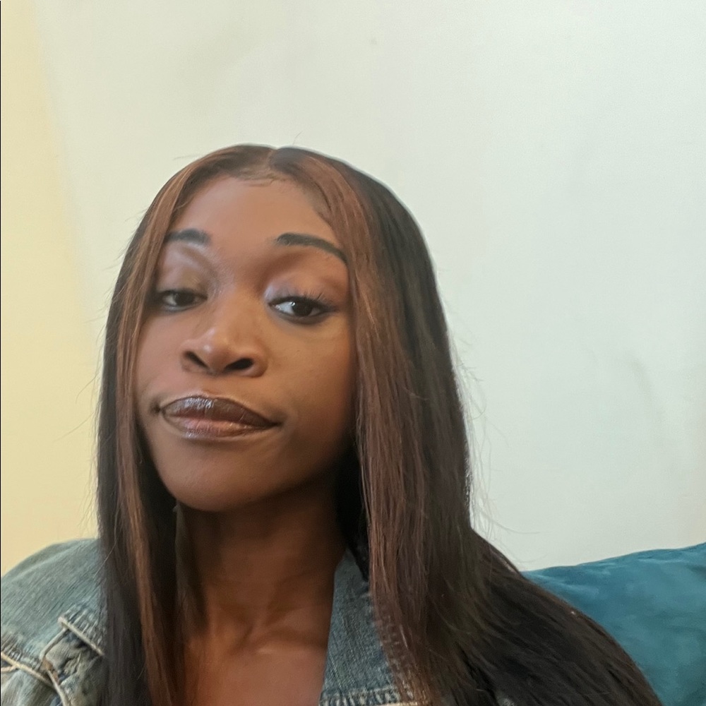 Meet your Posher, Dominique